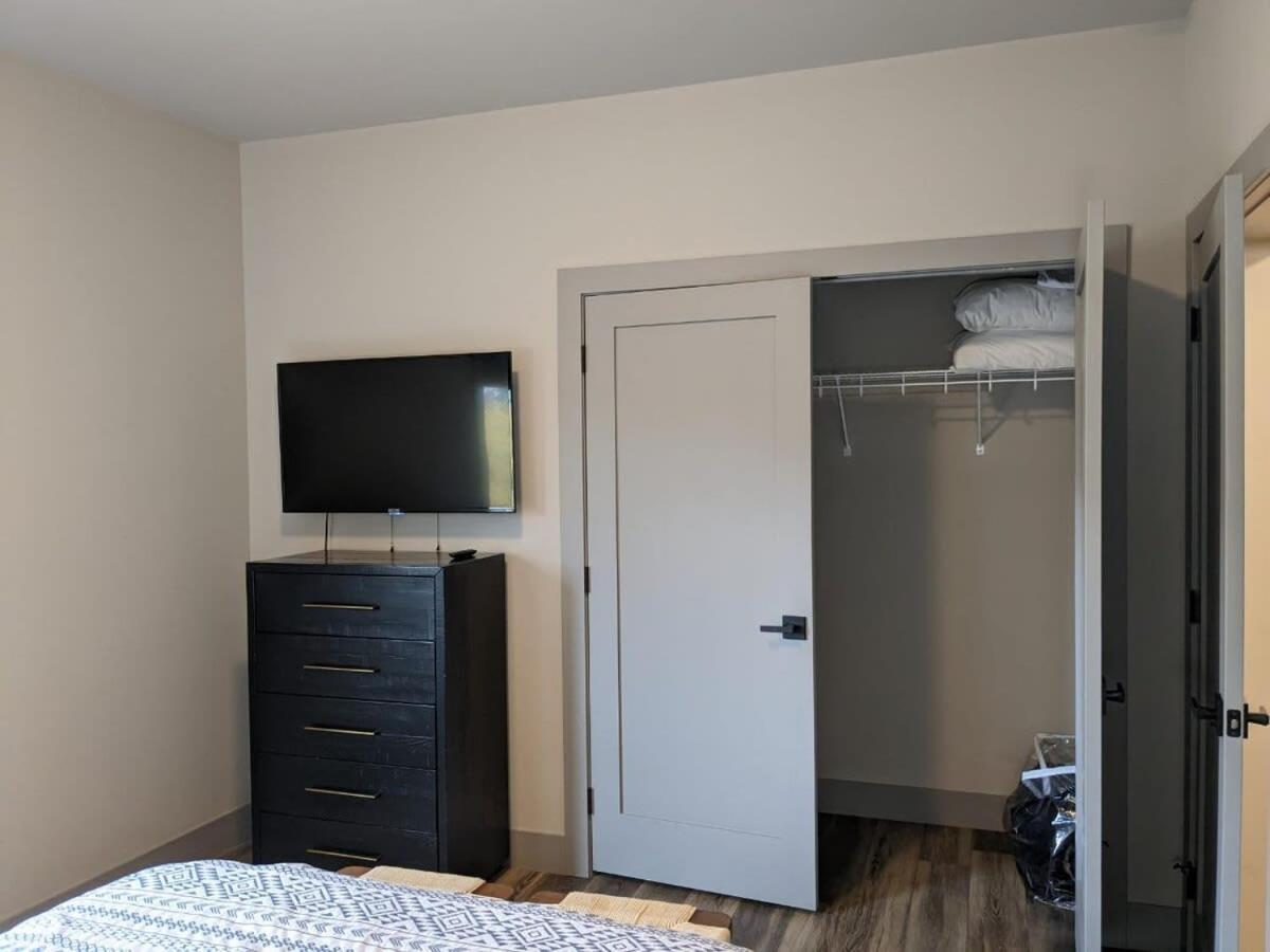 Modern Condo 210 Just Blocks From Lake Michigan Traverse City Zewnętrze zdjęcie
